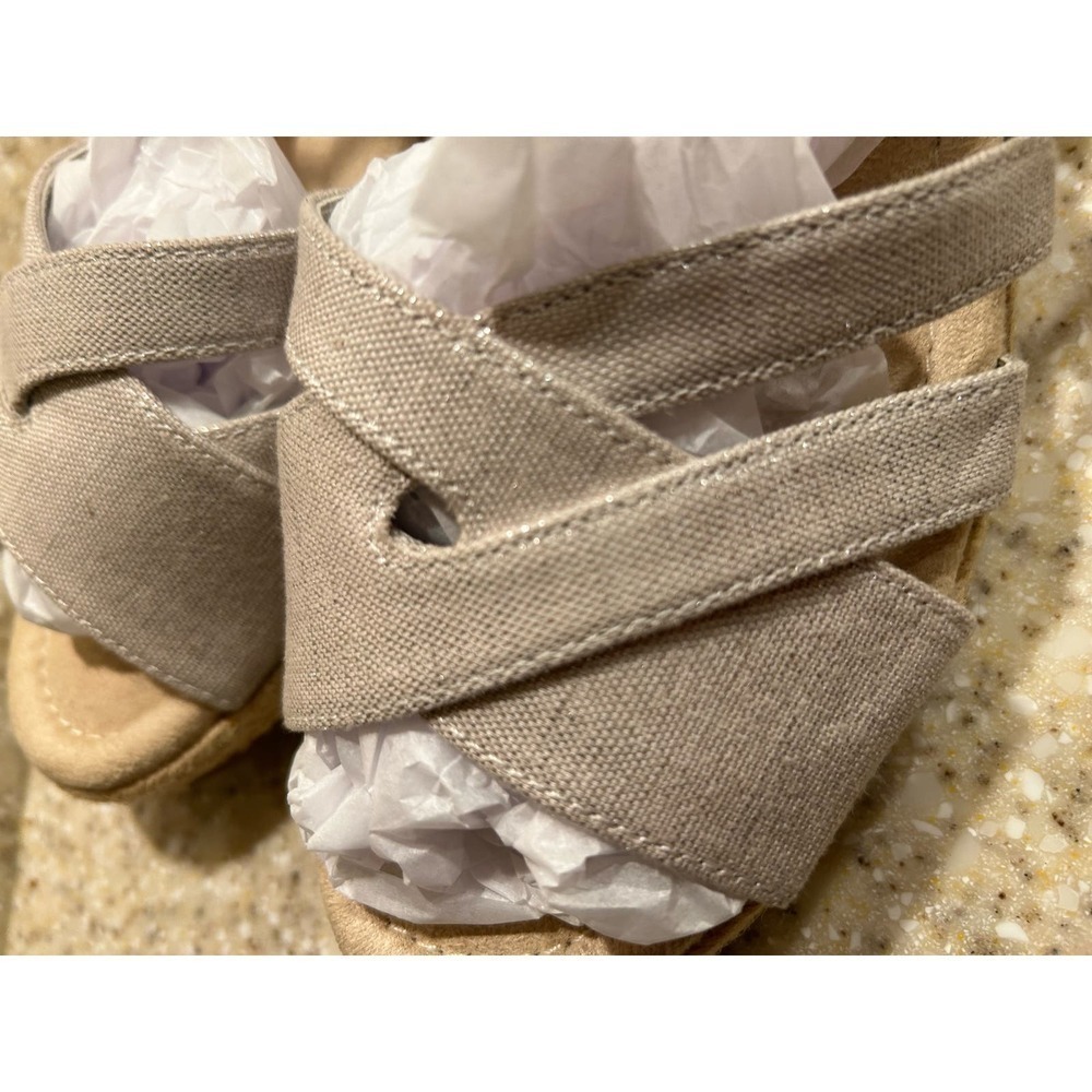 Lands’ End Canvas wedge sandal beige canvas Size 8 - Picture 4 of 8